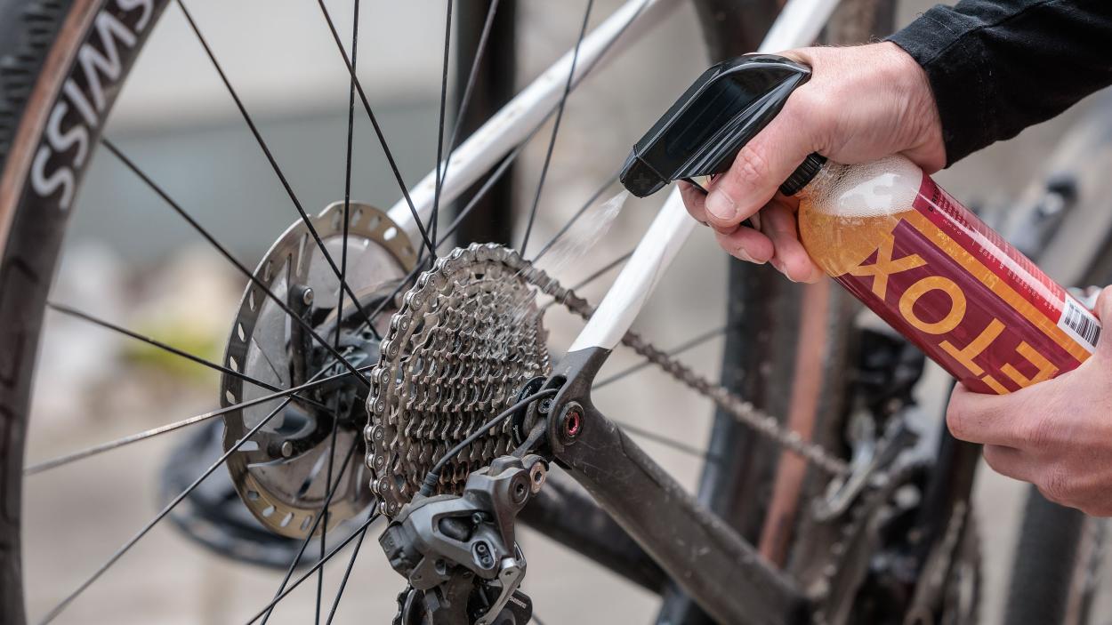 Premium Fahrradreinigung mit dem HOTO Akku-Hochdruckreiniger und SILCA Ultimate Bike Wash 